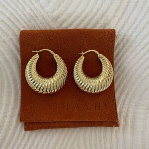 SHASHI Gold Sadie Hoop Earrings